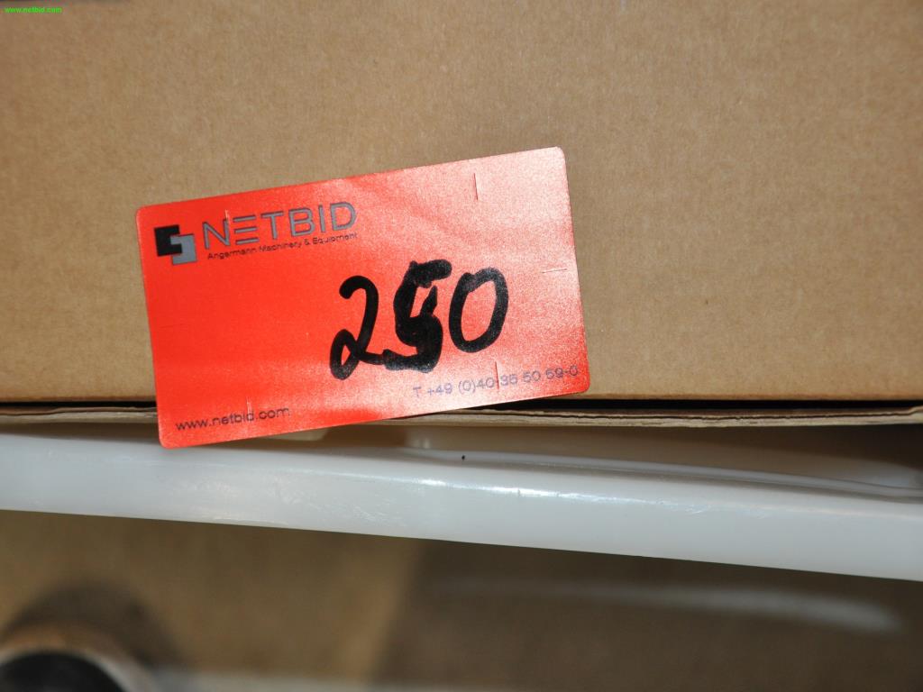 Maschinen, Werkzeuge, Handelsware / Werkstattausrüstung aus dem Umfeld<br> KFZ-Handwerk / Reifendienst-2