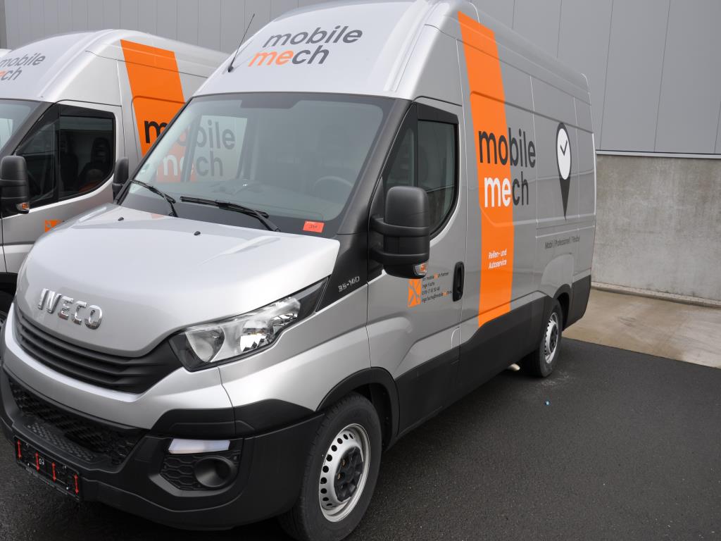 Machines, tools, merchandise / workshop equipment of the automobile sector / <br>tyre service-1