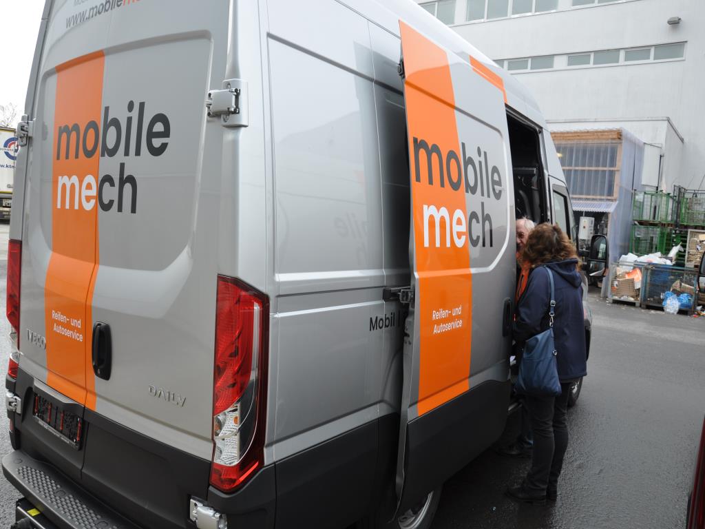 Machines, tools, merchandise / workshop equipment of the automobile sector / <br>tyre service-4