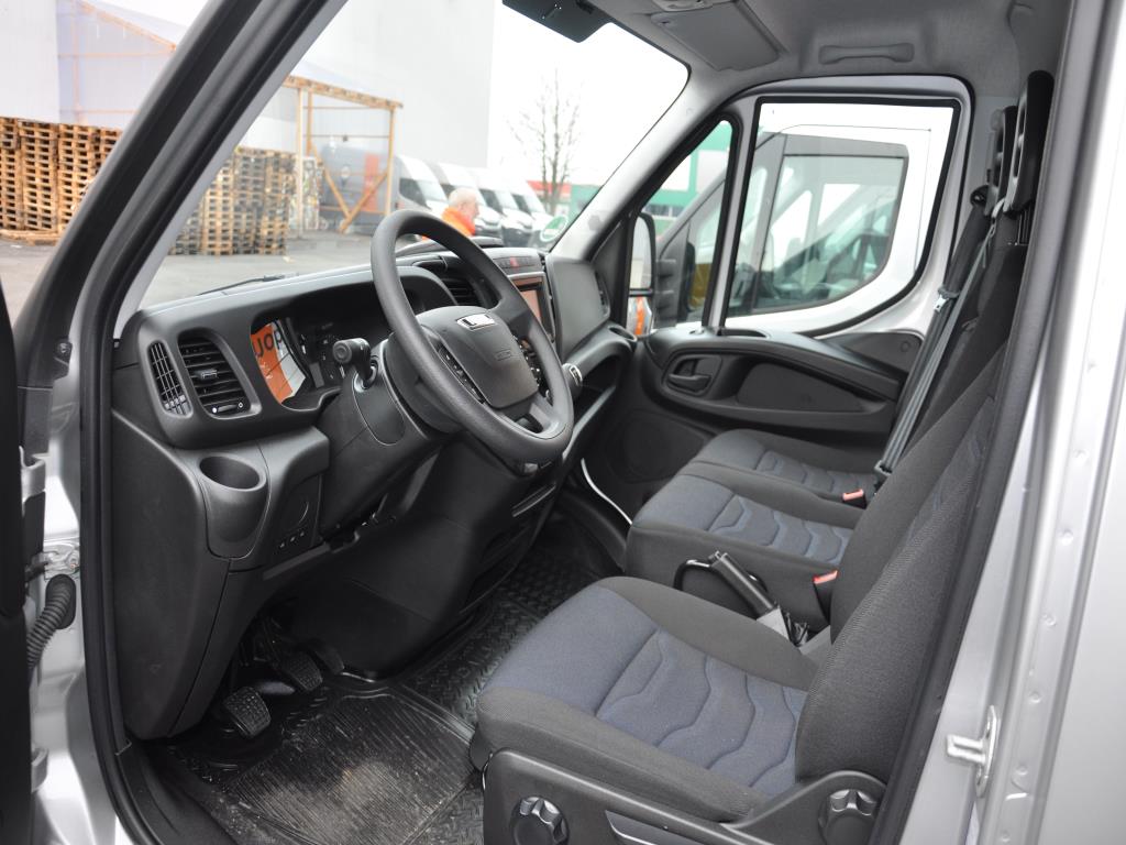 Machines, tools, merchandise / workshop equipment of the automobile sector / <br>tyre service-8