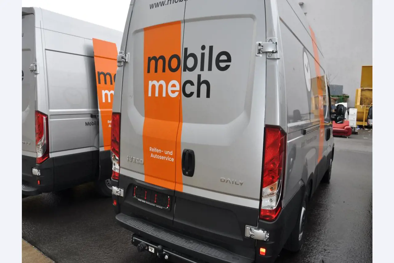 Machines, tools, merchandise / workshop equipment of the automobile sector / <br>tyre service-4