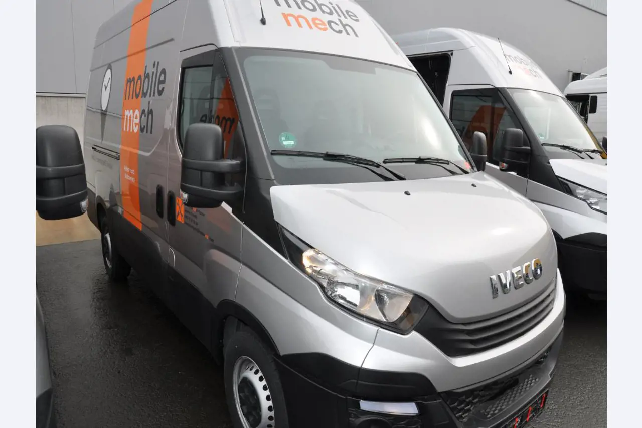 Machines, tools, merchandise / workshop equipment of the automobile sector / <br>tyre service-6