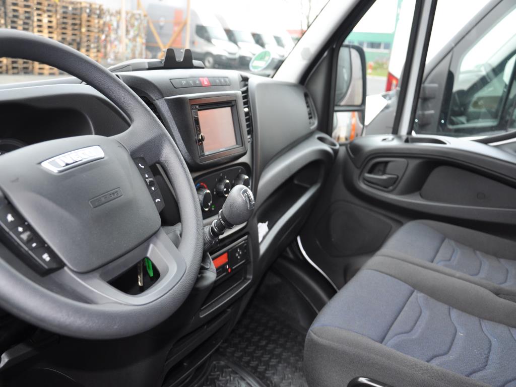 Machines, tools, merchandise / workshop equipment of the automobile sector / <br>tyre service-8