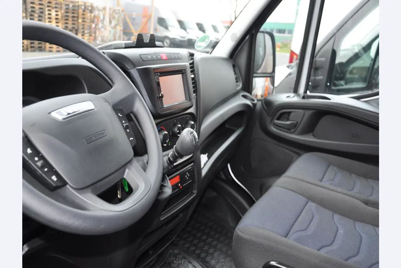 Machines, tools, merchandise / workshop equipment of the automobile sector / <br>tyre service-8
