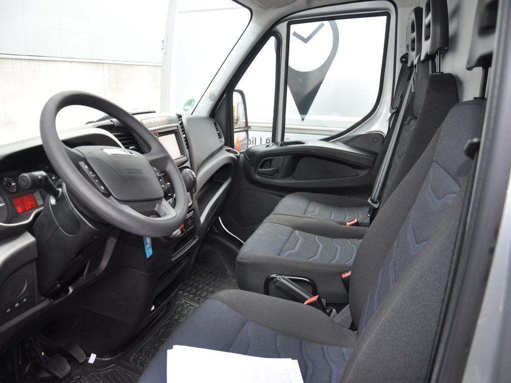 Machines, tools, merchandise / workshop equipment of the automobile sector / <br>tyre service-7