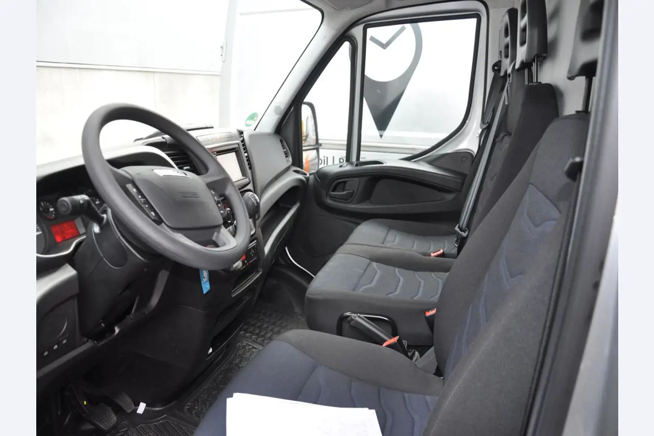 Machines, tools, merchandise / workshop equipment of the automobile sector / <br>tyre service-7