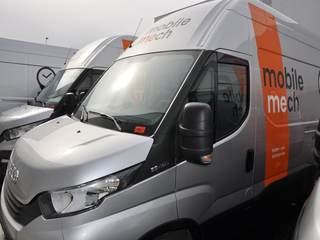 Machines, tools, merchandise / workshop equipment of the automobile sector / <br>tyre service-1