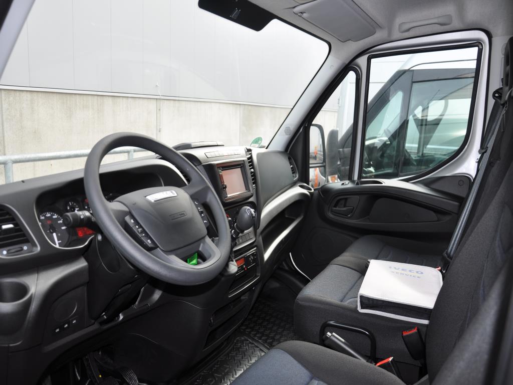 Machines, tools, merchandise / workshop equipment of the automobile sector / <br>tyre service-7