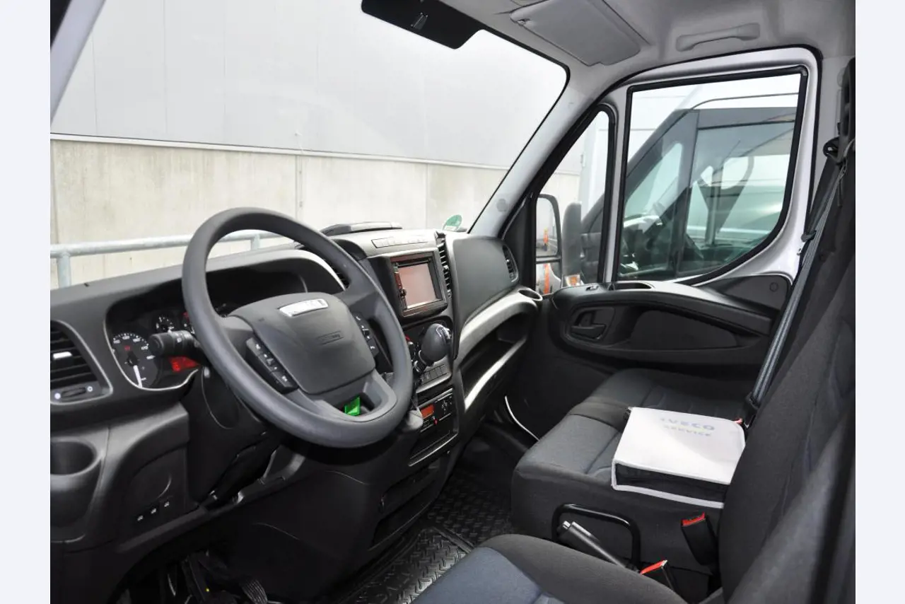 Machines, tools, merchandise / workshop equipment of the automobile sector / <br>tyre service-7