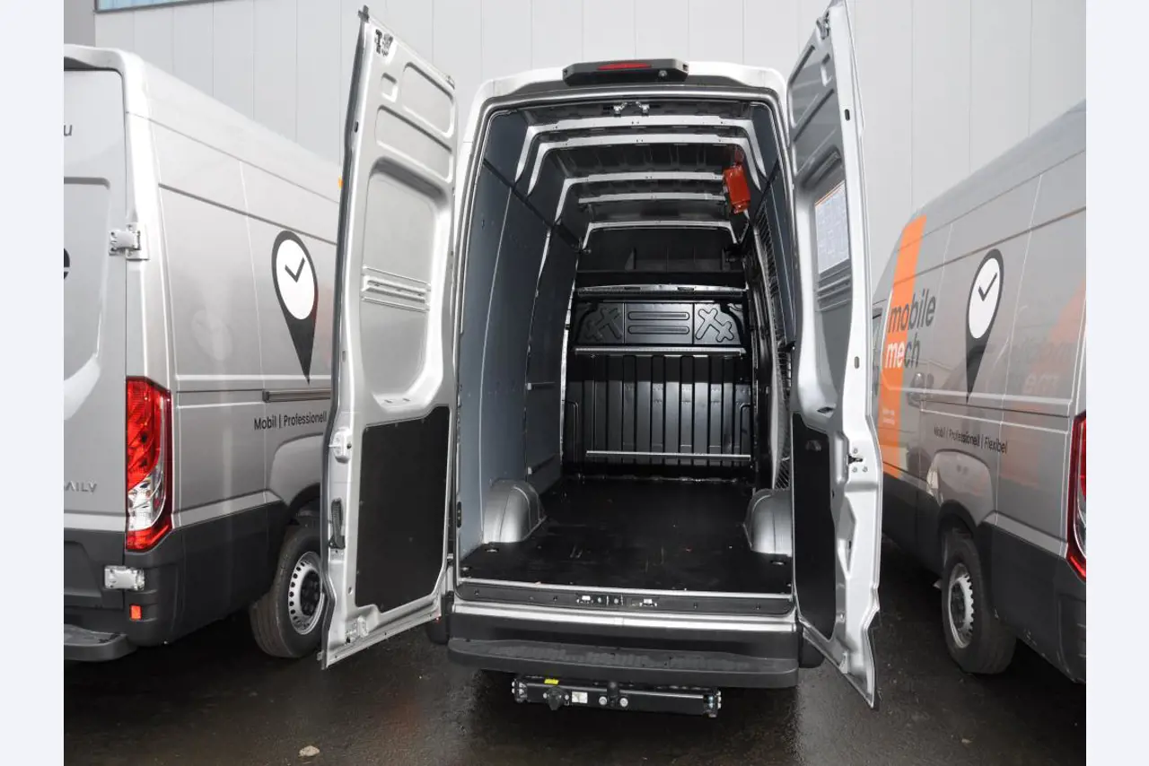 Machines, tools, merchandise / workshop equipment of the automobile sector / <br>tyre service-8