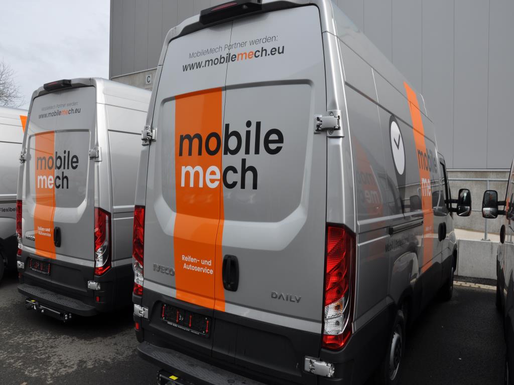 Machines, tools, merchandise / workshop equipment of the automobile sector / <br>tyre service-11