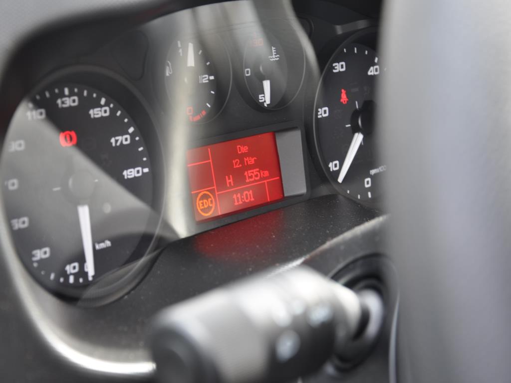 Machines, tools, merchandise / workshop equipment of the automobile sector / <br>tyre service-13