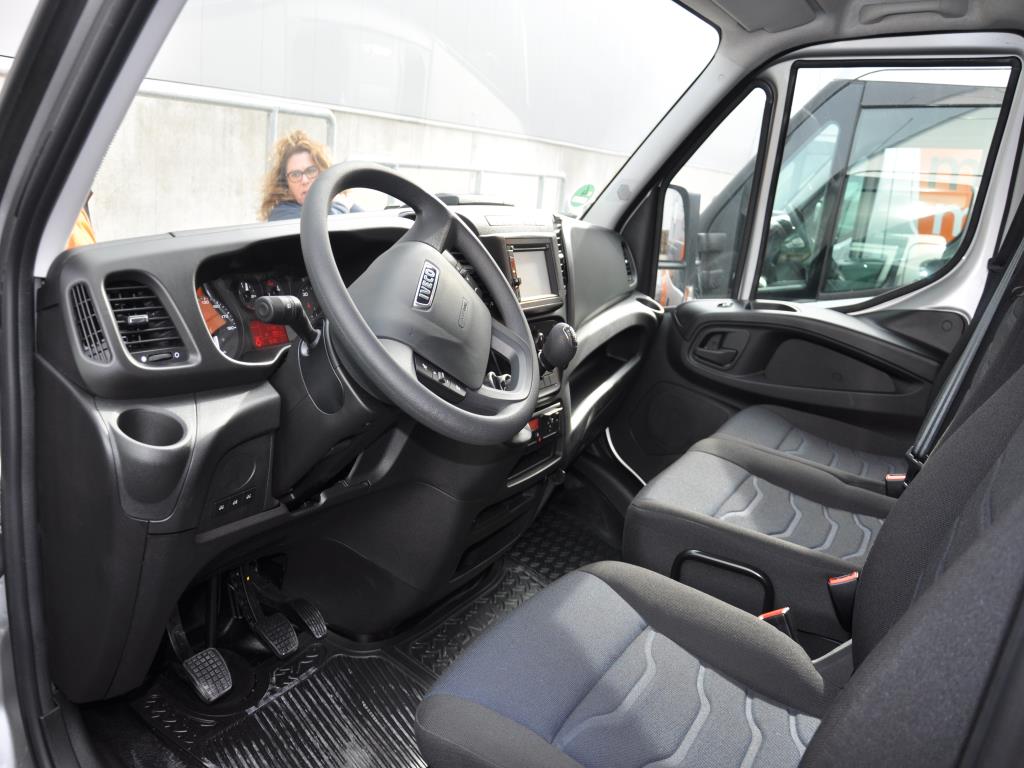 Machines, tools, merchandise / workshop equipment of the automobile sector / <br>tyre service-14