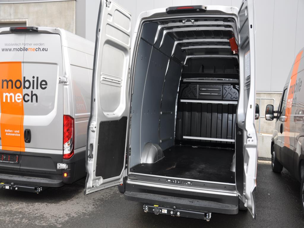 Machines, tools, merchandise / workshop equipment of the automobile sector / <br>tyre service-15