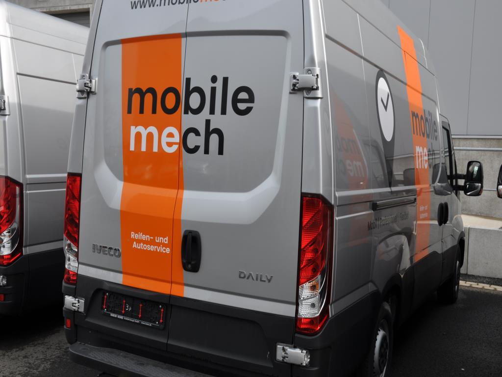 Machines, tools, merchandise / workshop equipment of the automobile sector / <br>tyre service-4