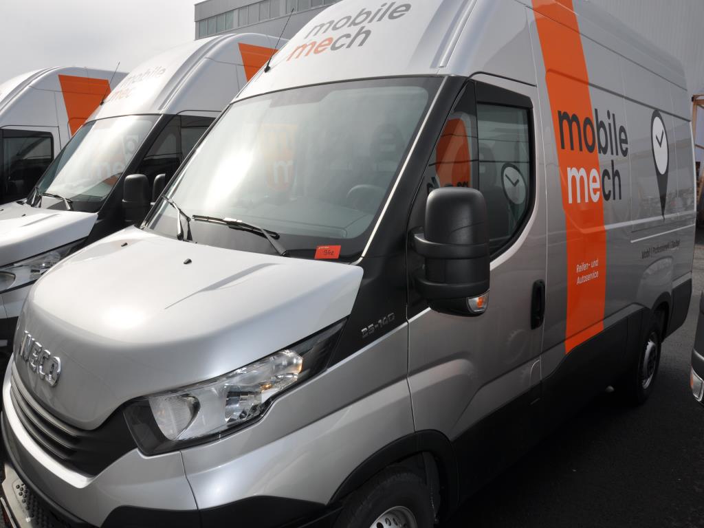 Machines, tools, merchandise / workshop equipment of the automobile sector / <br>tyre service-1