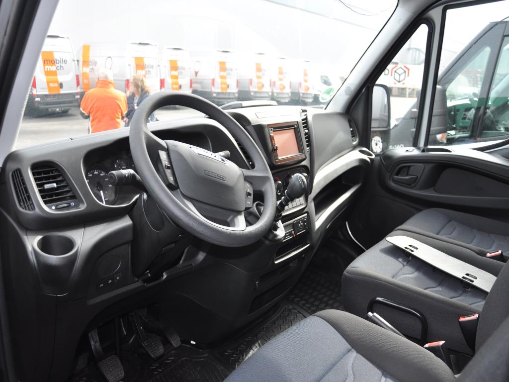 Machines, tools, merchandise / workshop equipment of the automobile sector / <br>tyre service-7