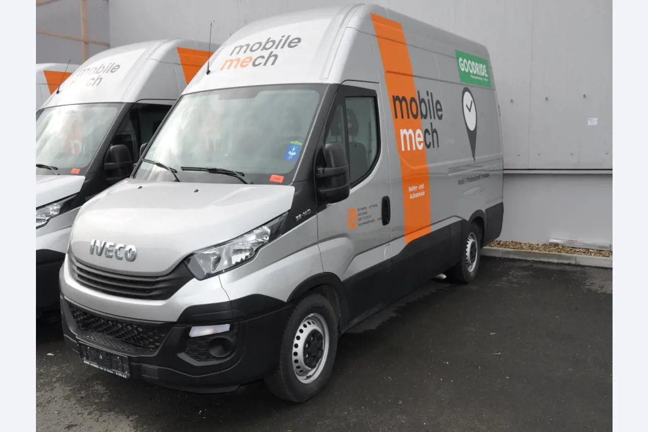 Machines, tools, merchandise / workshop equipment of the automobile sector / <br>tyre service-1