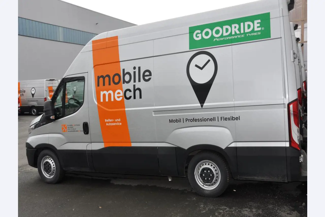 Machines, tools, merchandise / workshop equipment of the automobile sector / <br>tyre service-3