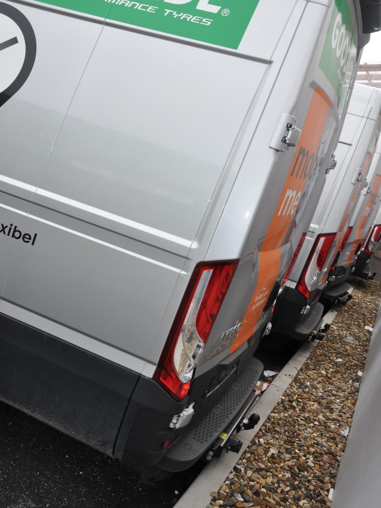 Machines, tools, merchandise / workshop equipment of the automobile sector / <br>tyre service-4