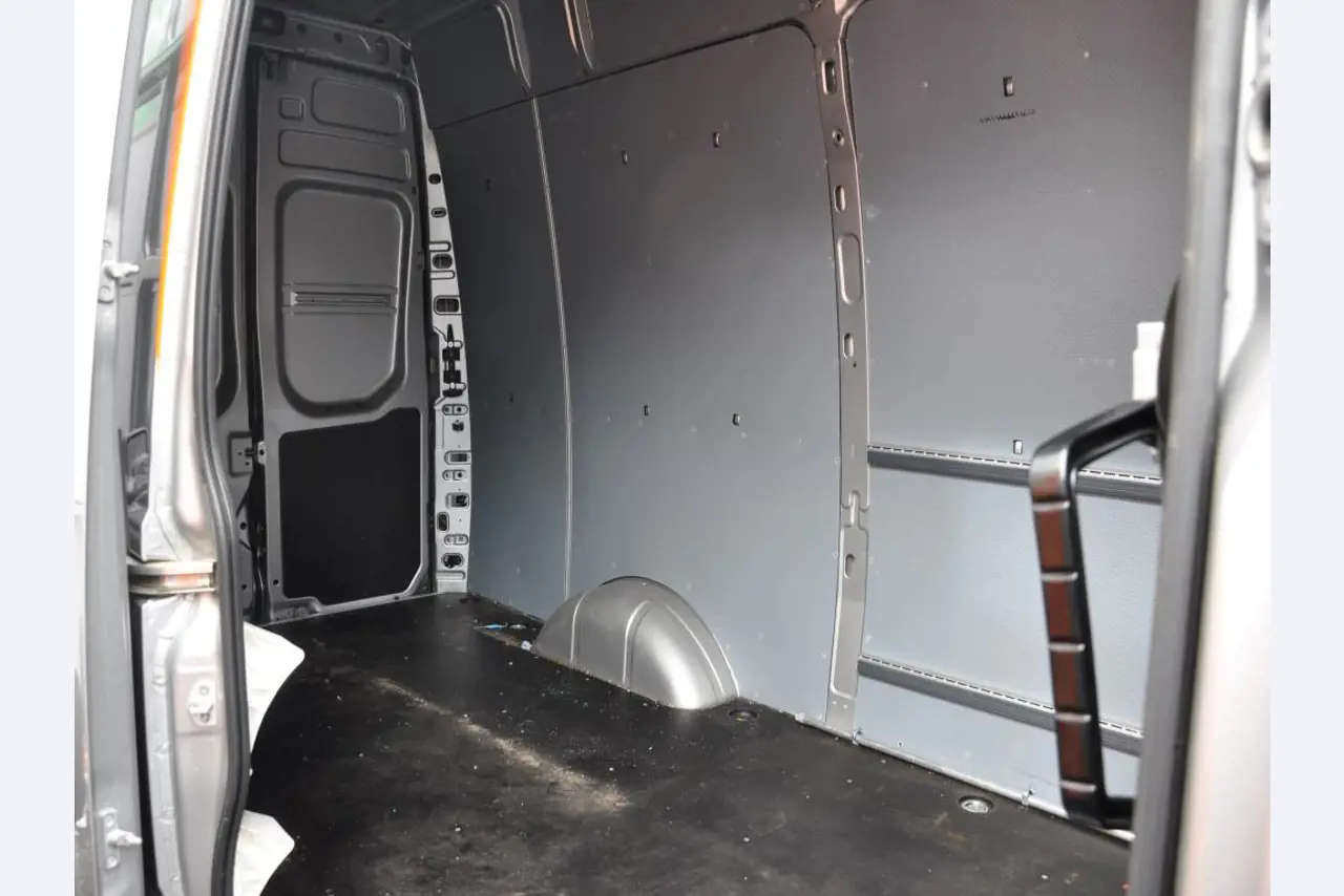 Machines, tools, merchandise / workshop equipment of the automobile sector / <br>tyre service-5