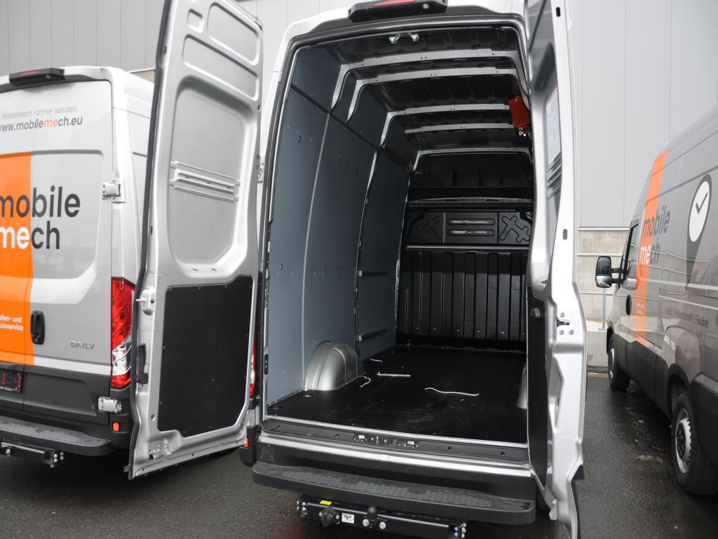 Machines, tools, merchandise / workshop equipment of the automobile sector / <br>tyre service-11