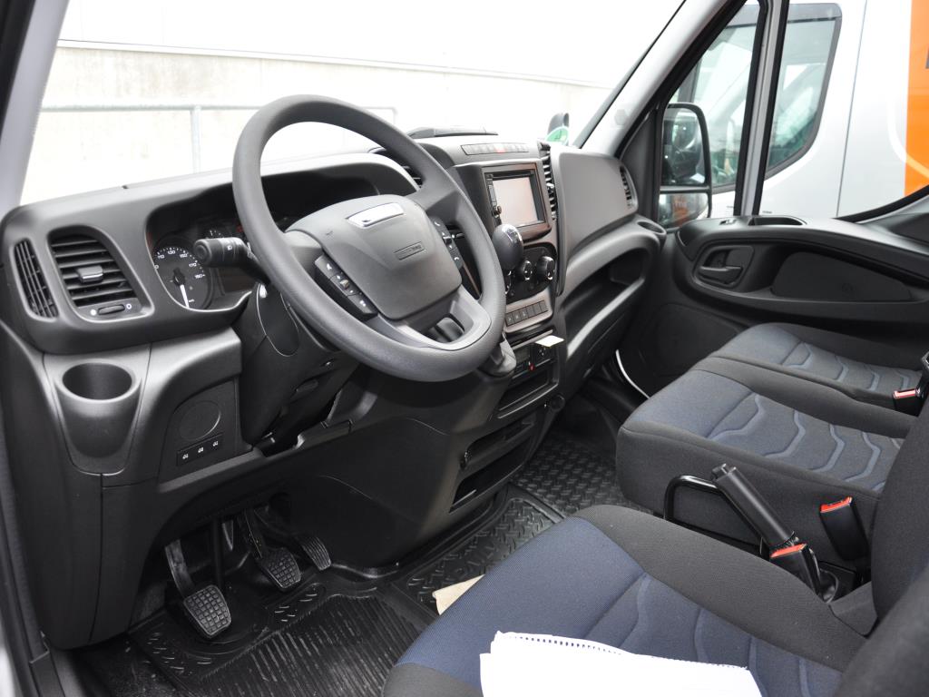 Machines, tools, merchandise / workshop equipment of the automobile sector / <br>tyre service-9