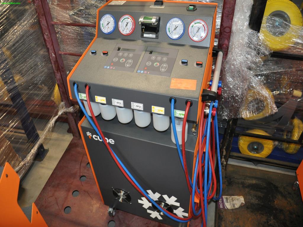 Maschinen, Werkzeuge, Handelsware / Werkstattausrüstung aus dem Umfeld<br> KFZ-Handwerk / Reifendienst-1