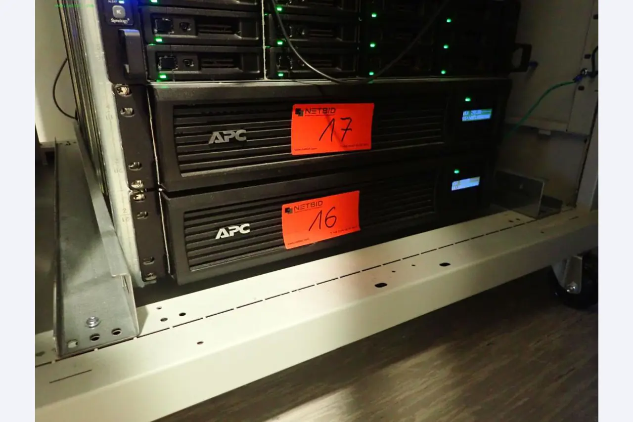 Gepflegte Betriebs- und Geschäftsausstattung<br>-1