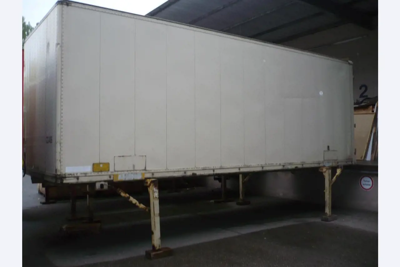 Vehicle fleet of freight forwarder-1