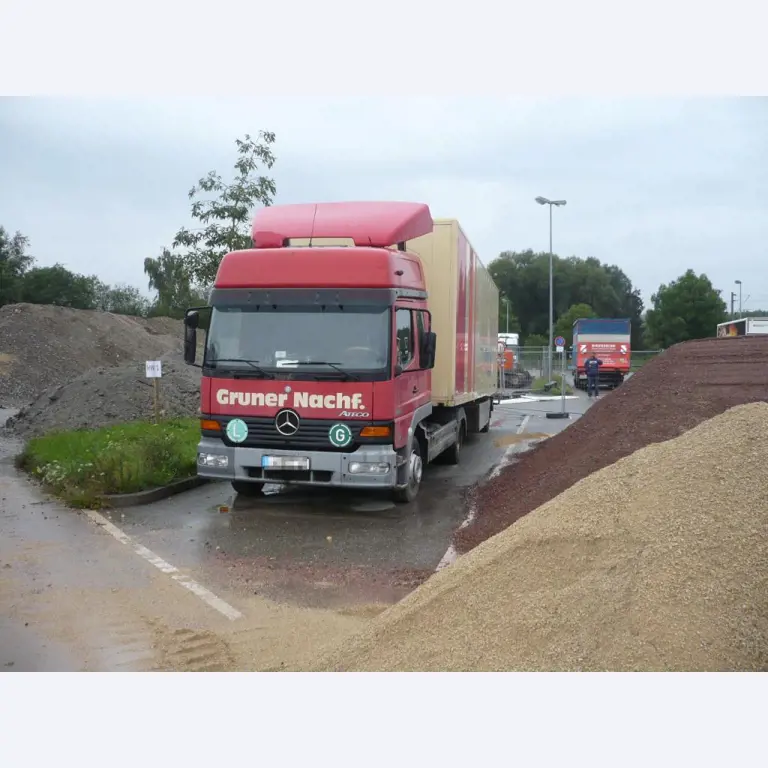 Vehicle fleet of freight forwarder-1
