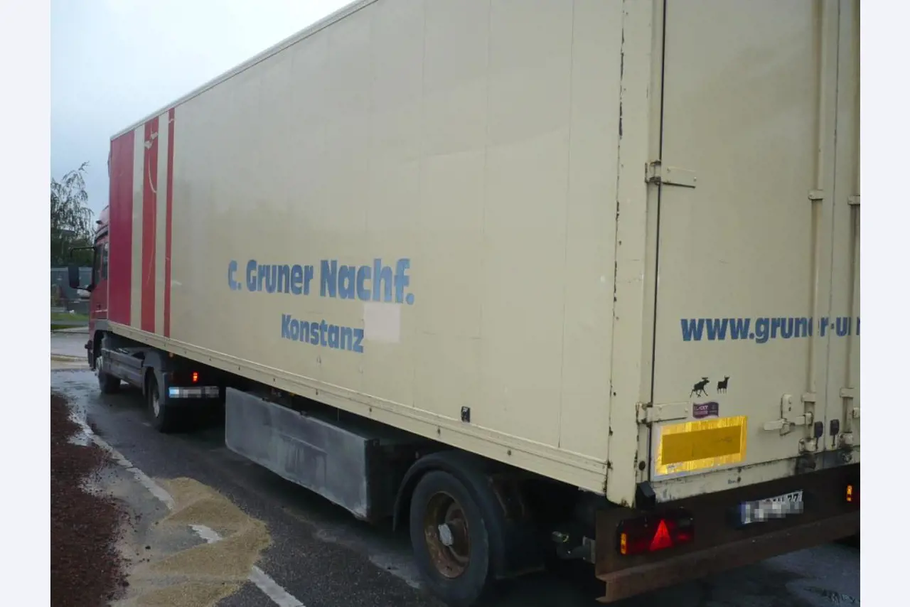 Vehicle fleet of freight forwarder-4