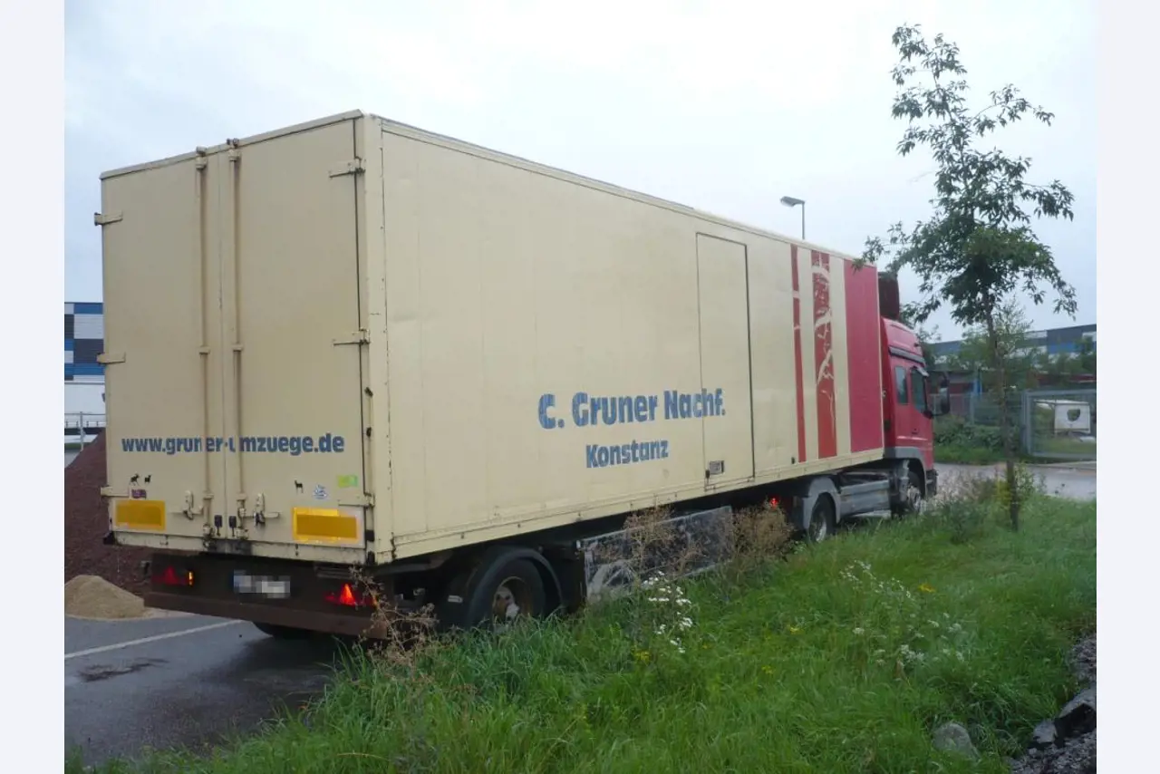 Vehicle fleet of freight forwarder-5