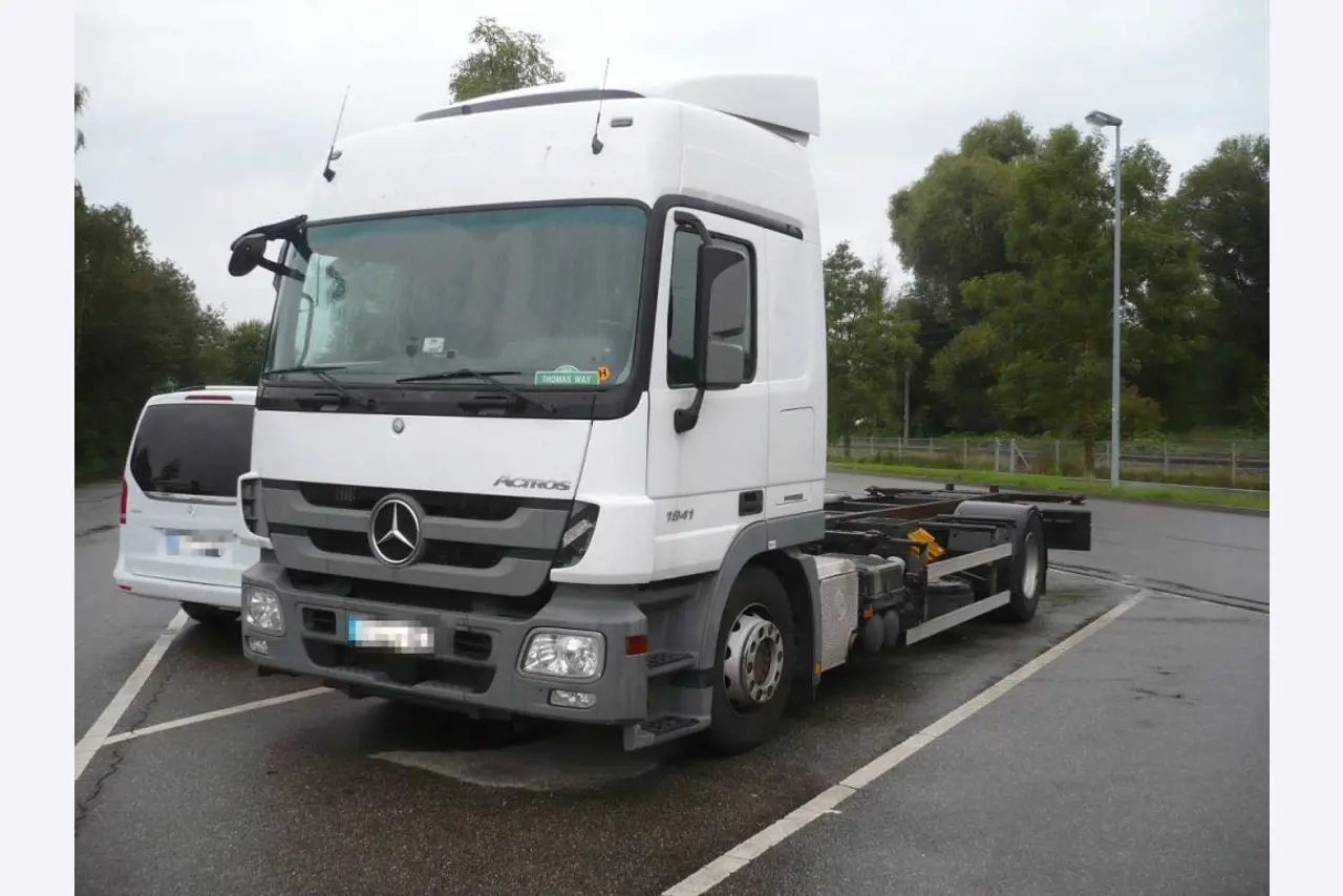 Vehicle fleet of freight forwarder-1