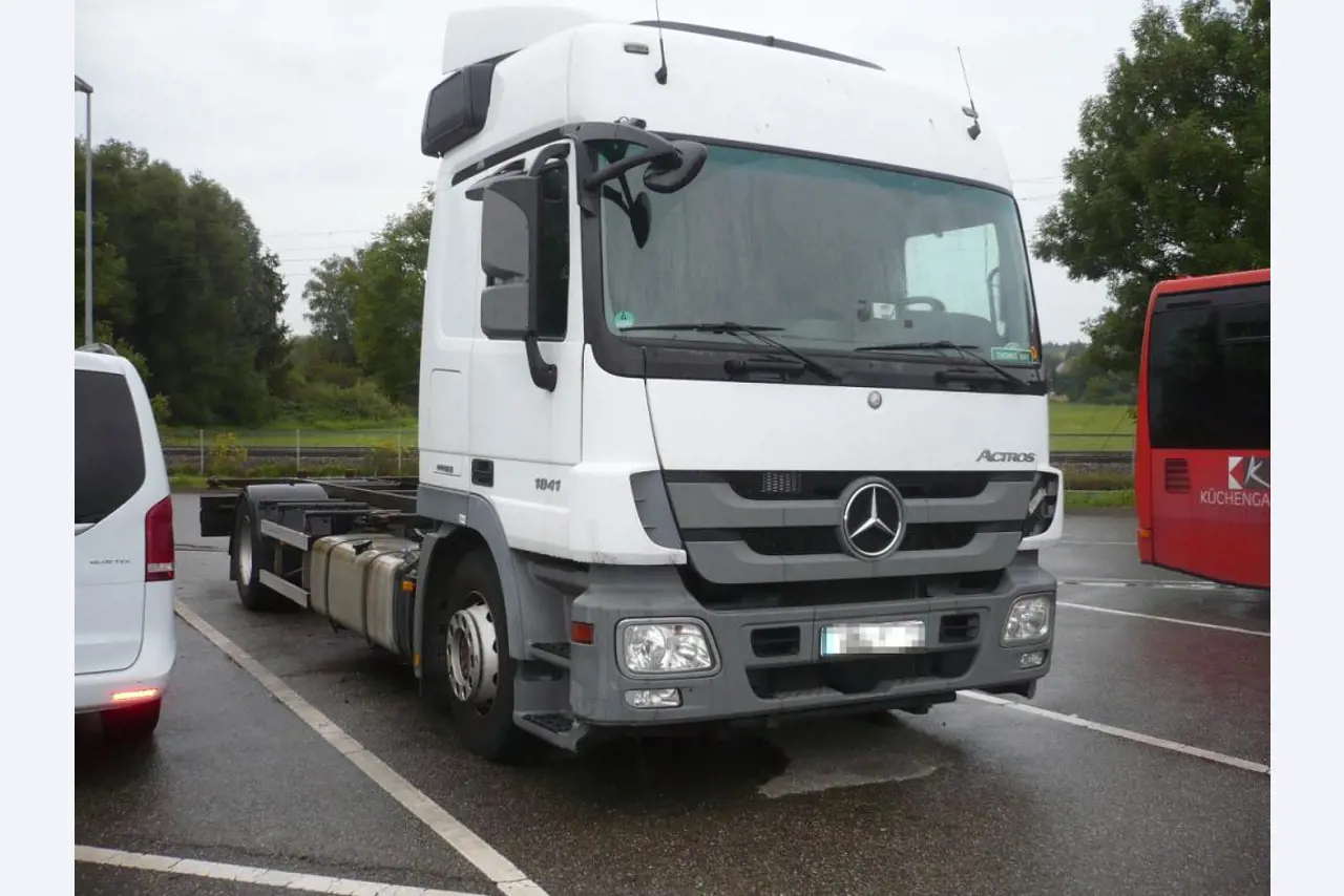 Vehicle fleet of freight forwarder-2