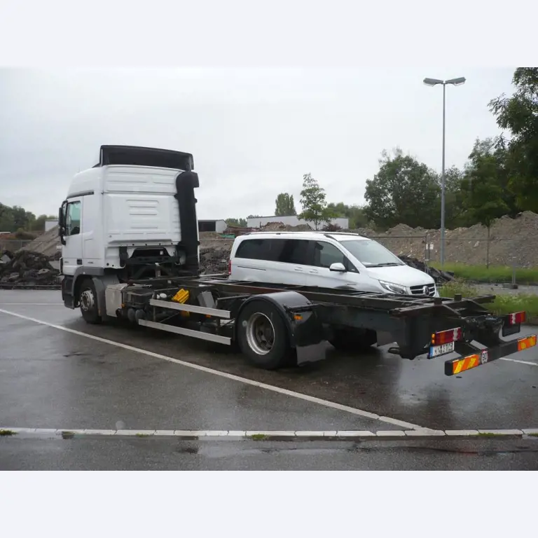 Vehicle fleet of freight forwarder-3
