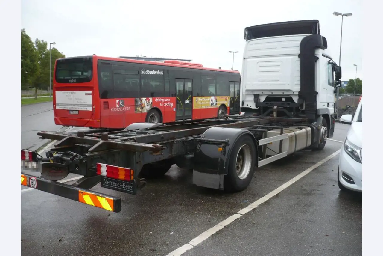 Vehicle fleet of freight forwarder-4