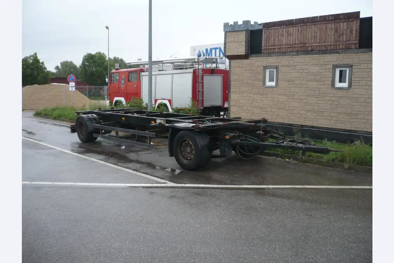 Vehicle fleet of freight forwarder-1