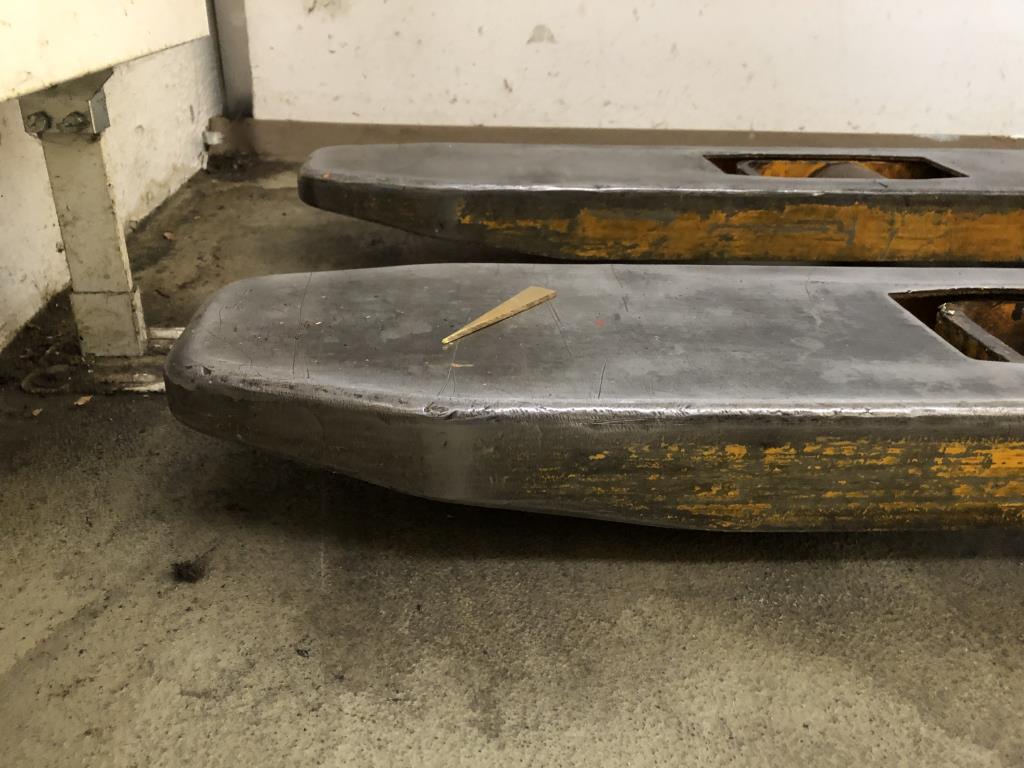 no longer required machinery / equipment from a training workshop-2