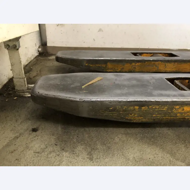 no longer required machinery / equipment from a training workshop-2
