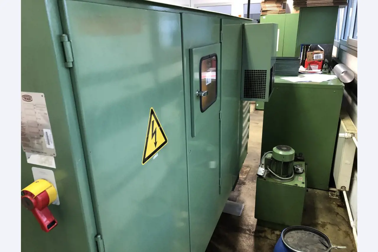 no longer required machinery / equipment from a training workshop-3