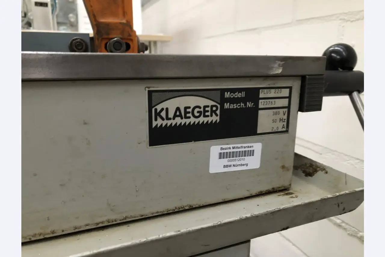 nicht mehr benötigte Maschinen/ Gerätschaften aus einer Lehrwerkstatt -3