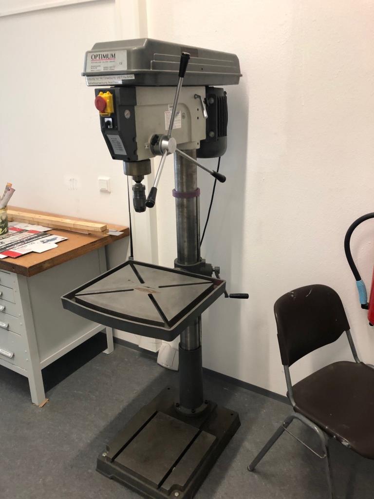 
nicht mehr benötigte Maschinen/ Gerätschaften aus einer Lehrwerkstatt -1