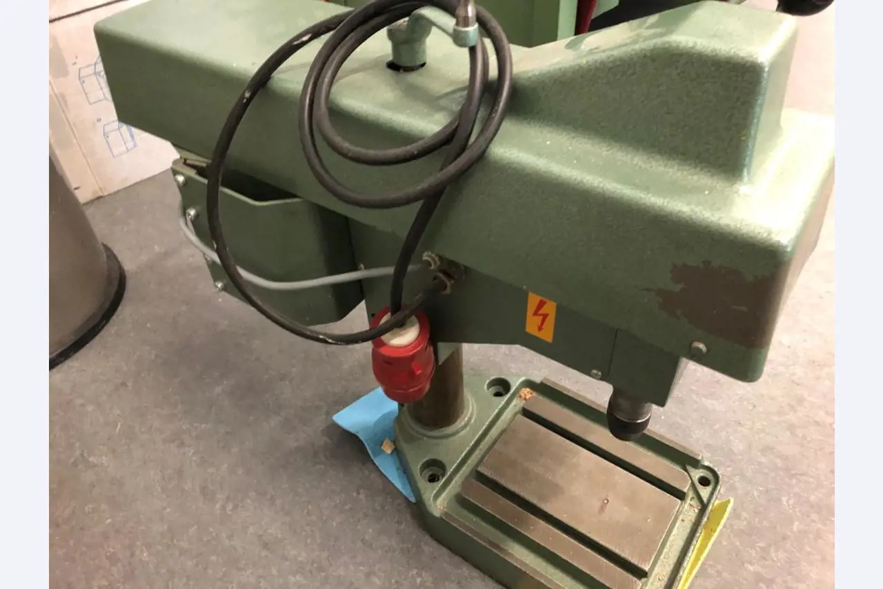 nicht mehr benötigte Maschinen/ Gerätschaften aus einer Lehrwerkstatt -5