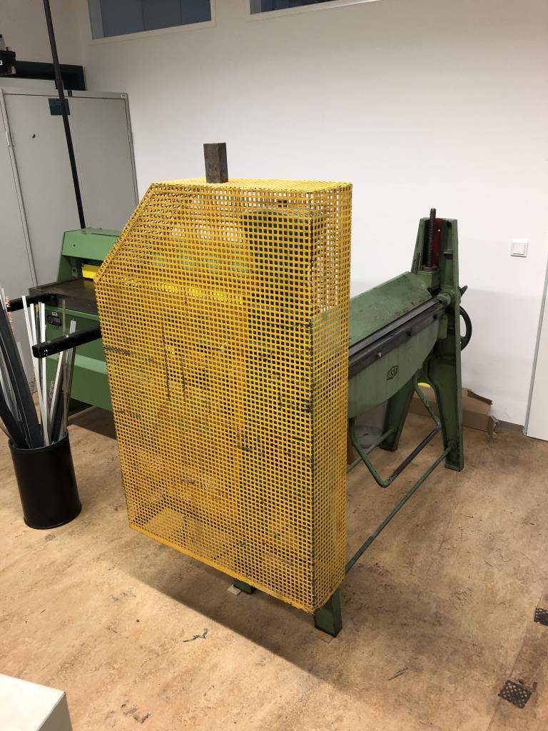 no longer required machinery / equipment from a training workshop-4