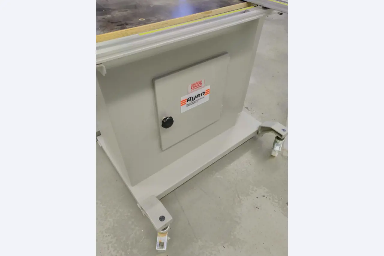 no longer required machinery / equipment from a training workshop-6