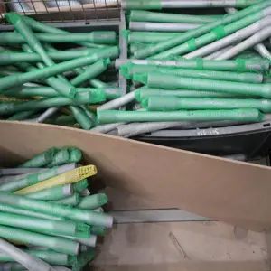 Mixing pallet expansion bolts