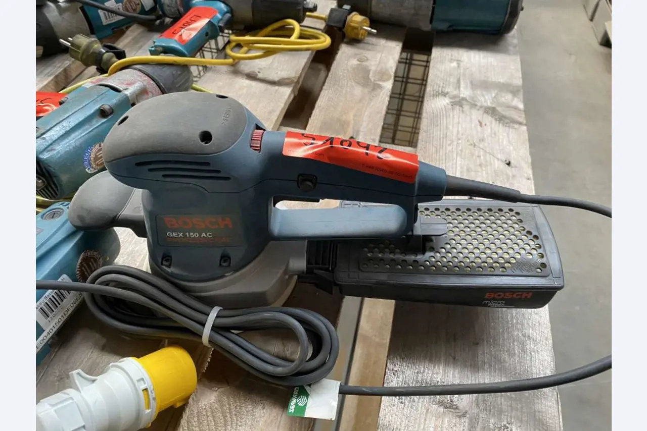 Sale of the no longer needed assets formerly used by an international manufacturer of wind turbines
-1