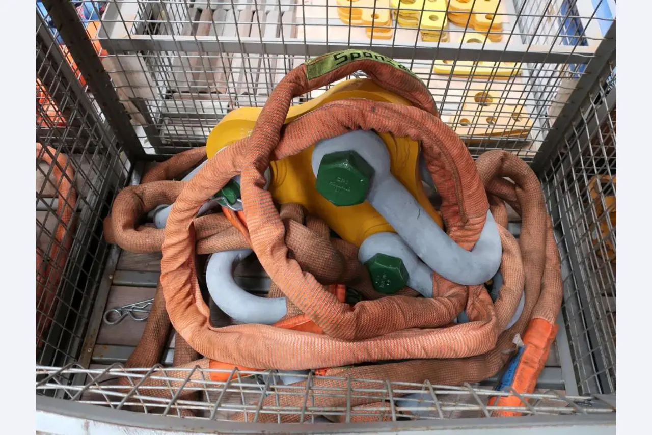 Sale of the no longer needed assets formerly used by an international manufacturer of wind turbines
-1