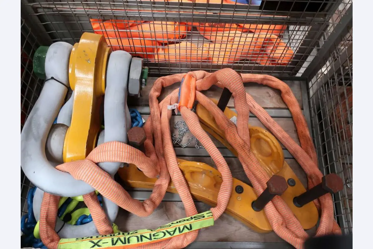 Sale of the no longer needed assets formerly used by an international manufacturer of wind turbines
-3